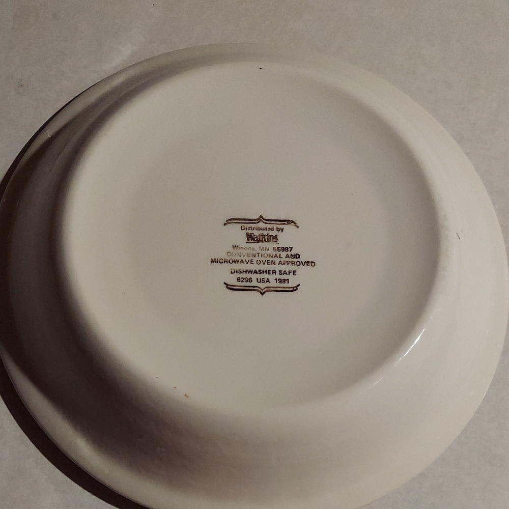 Walkins White Ceramic Plate - Picture 2 of 2